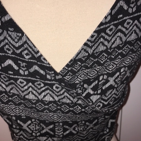 NOLLIE by PACSUN Reversible Aztec Crop Top - Picture 4 of 4